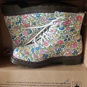 LIBERTY OF LONDON Dr Martens